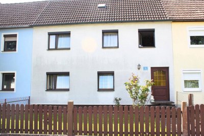 Charmantes Reihenhaus mit zwei Wohneinheiten und großem Garten in zentraler Lage!