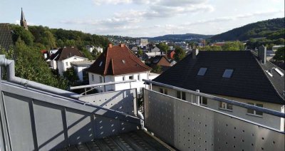 Attraktive 2-Zimmer-Wohnung in Sonnenlage mit Einbauküche, Balkon und tollem Ausblick in Weidenau
