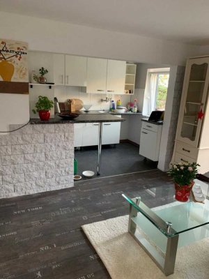 7,7% Renditeknaller - 2 Wohnungen + 2 Stellplätze im 4-Familienhaus - Paketangebot!