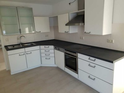 Ruhig gelegene, stilvolle 3-Zimmer Wohnung in ruhiger Lage mit Einbauküche und Balkon