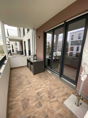 Luxuriös und modern. 2 Balkone, 2 Bäder, Einbauküche und Tiefgarage