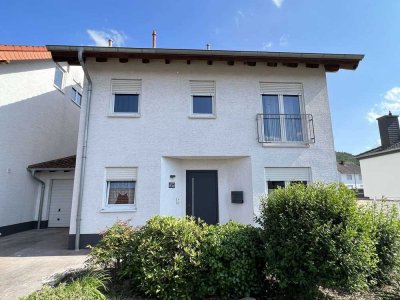 TLA - TDY- TLF modern furnished, pets friendly house with fenced yard in 66892 Bruchmühlbach