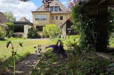 Großzügiges Mehrgenerationenhaus in gefragter Wohnlage