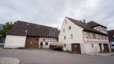 Großzügiges Haus mit Scheune, Garagen und Gestaltungspotenzial