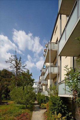 Alles was man braucht: ca 30 m2 Wohnzimmer+ ca 8,5 m2 großem Balkon!