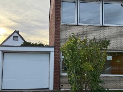 Charmantes Reihenendhaus mit Garage und großem Garten in Köln-Pesch
