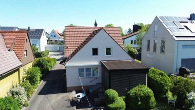Charmantes Einfamilienhaus mit Wintergarten, Doppelgarage & großem Garten