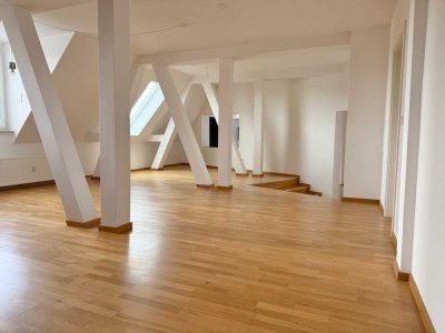 Über den Dächern von Nürnberg - Traumhafte 3-Zimmerwohnung in Nürnberg - Glockenhof