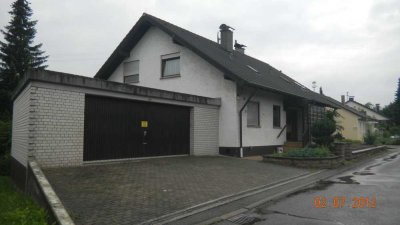 Freundliche 4-Zimmer-DG-Wohnung mit Balkon und EBK in wildberg