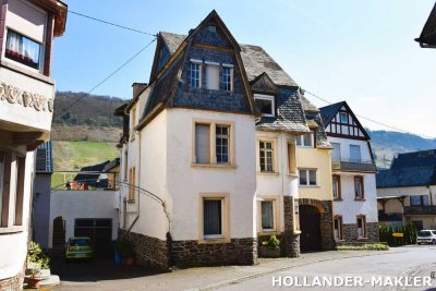 Hälfte eines Doppelwohnhauses im Zentrum von Reil an der Mosel