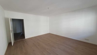 Helle renovierte 2-Zimmer Wohnung mit Balkon in Fürth Südstadt