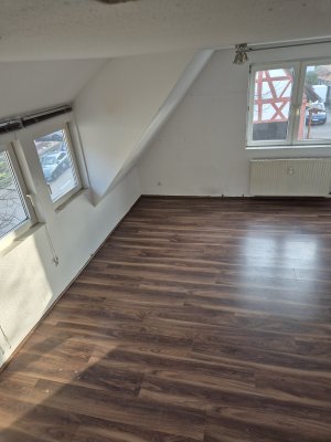 Helle 3-Zimmer-Maisonettewohnung (ca. 65 m²) mit Balkon & Einbauküche