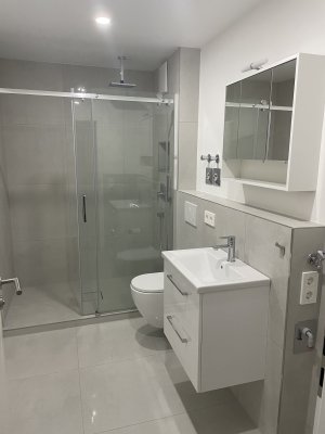 Exklusive 2,5-Zimmer-Wohnung mit Balkon, Einbauküche & TG-Stellplatz in Esslingen