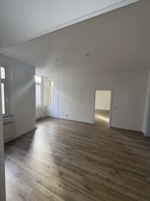 Großzügige 3-Zimmer-Wohnung mit zwei Bädern und Stellplatz in zentraler Lage von Altenburg