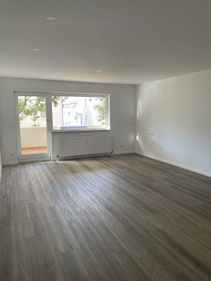 Exklusive 2,5-Zimmer-Wohnung mit Balkon, Einbauküche & TG-Stellplatz in Esslingen