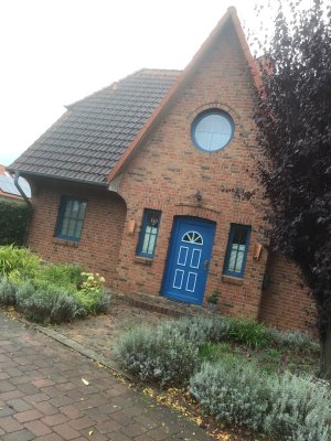 Familienfreundliches Einfamilienhaus mit großem Garten und Carport