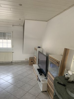 Schöne 2 Zimmer Wohnung mit Einbauküche und Kaminofen