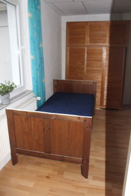 vermiete 2 Zimmer Wohnung mit Klavier