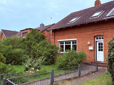 Sanierungsbedürftiges Reihenendhaus mit viel Charme - Schmuckstück im Dornröschenschlaf