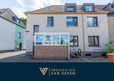 3-Familienhaus mit großem Garten, Wintergarten und 3 Garagen