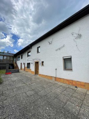 **Einfamilienhaus mit Wintergarten und sep. Lagergebäude**