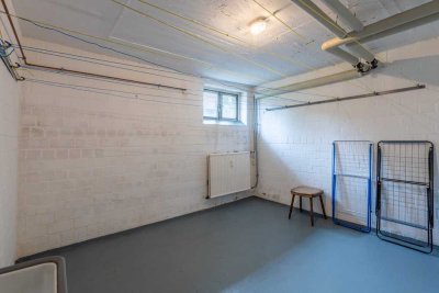 Attraktive, klimatisierte 3,5-Zimmer-Wohnung mit zwei Stellplätzen, Balkon und traumhaftem Ausblick