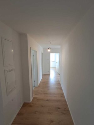 Stilvolle, sanierte 3-Zimmer-Erdgeschosswohnung mit geh. Innenausstattung mit Balkon