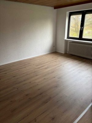690,- WARM! Helle 2,5 Zimmer-Wohnung 65 m² -  frisch renoviert & bezugsbereit in Billigheim-W