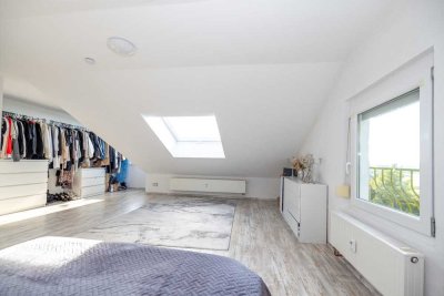 Wohntraum im Dachgeschoss – 3 Zimmer mit Fernblick ins Grüne