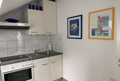 Geschmackvolle, vollst. renovierte 1-Raum-Wohnung mit lux. Innenausstattung mit Balkon und EBK