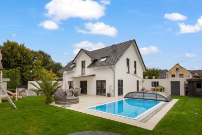 Exklusive Traumvilla in Rheinberg mit stilvollem Poolambiente