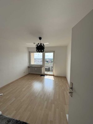 Schöne, große, helle 2-Zimmerwohnung mit Westbalkon
