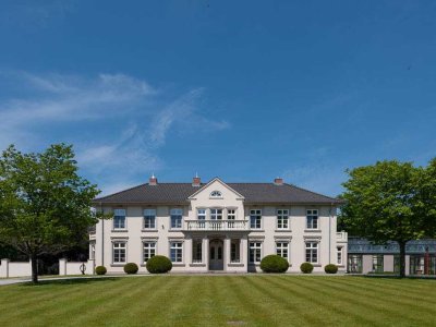 Herrenhaus und Gutsanlage an der Ostseeküste!