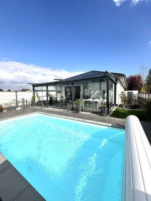 Smarte Villa mit Panorama Feldblick // Pool, Whirlpool & Wintergarten