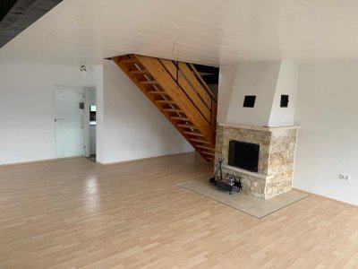 Modernisierte 4,5 Raum-Maisonette-Wohnung mit XXL- Balkon & Kamin in Fischbach