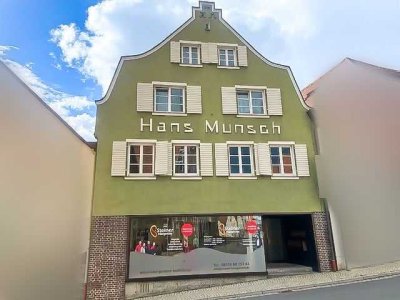 Vielseitiges Anwesen mit Hauptgebäude, Scheune, Garagenhof und Gartengrundstück in Hollfeld