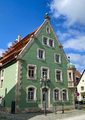 Einzigartige Wohnung in preisgekröntem Baudenkmal mitten in Altdorf