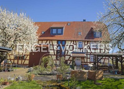 Tradition trifft Moderne: Kulturdenkmal mit Eventscheune, Wohnhaus und ökologischem Naturgarten