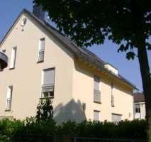 Attraktive helle DG-Wohnung mit Loggia in Offenbach Tempelsee