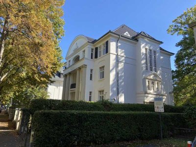 attraktive 3 Zimmer-Altbauwohnung mit Balkon und EBK im Godesberger Villenviertel