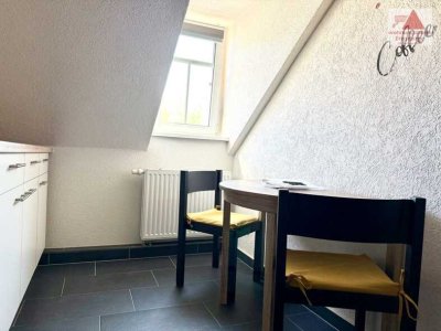 Moderne und gemütliche 2-Raum-Dachgeschosswohnung mit Einbauküche zentral in Schlettau!