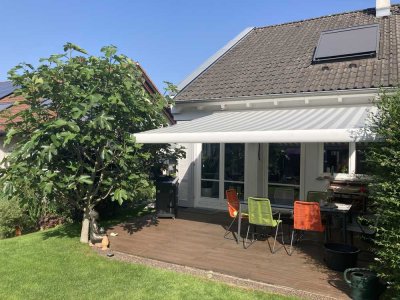 Attraktive DHH in Bestlage, offen und modern mit Garage und 2 Stellplätzen.