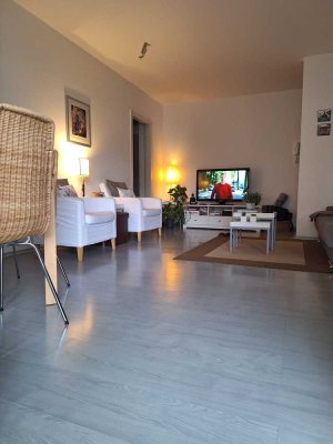 Gepflegte, sonnige 2-Zimmer-Wohnung mit EBK und Balkon mit tollem Ausblick ins Grüne in Idstein