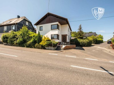MANNELLA *Zweifamilienhaus mit herrlicher Aussicht bis zum Hachenburger Schloss* in Wahlrod