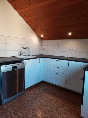 Helle, renovierte 3,5-Zimmer DG Wohnung mit Einbauküche