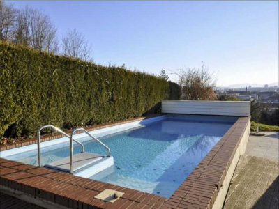 Freistehendes Einfamilienhaus mit Pool und grossem Garten in Nürtingen