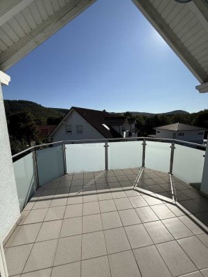 Charmante 2-Zimmer Dachgeschosswohnung, frisch renoviert