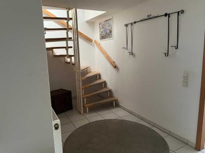Schöne und zentrumsnahe 4-Zimmer-Maisonette-Wohnung mit Balkon in Kaarst