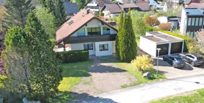 Unverbaubarer Alpenblick!  Einfamilienhaus in ruhiger Randlage mit ebenem Traumgrundstück!