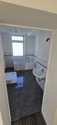 frisch renovierte 4-Zimmer-Wohnung, Einbauküche möglich
